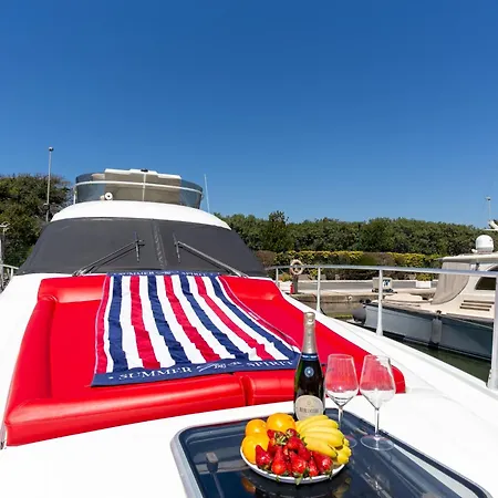 Boat Rome * Фьюмичино