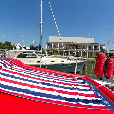 Boat Rome Ботель *